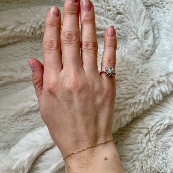 Diamond Ring w. Thin 14K Gold Band - Picture 7 of 9